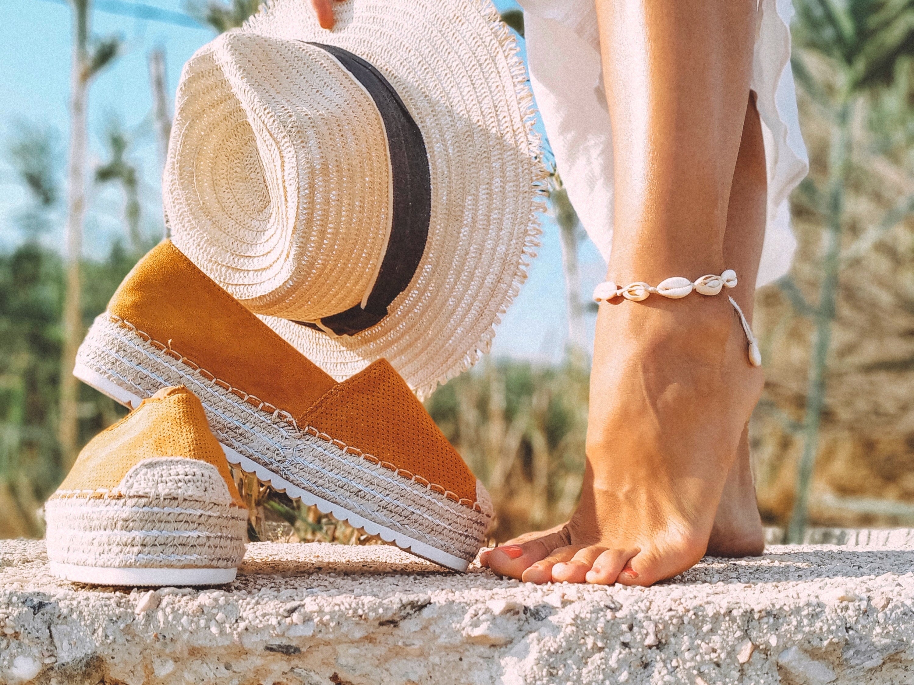 Get that summer glow with these skincare essentials - Pexel image